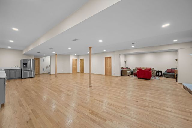 6834 N Kedvale Avenue, Lincolnwood, IL 60712