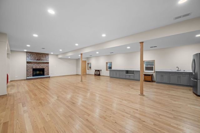 6834 N Kedvale Avenue, Lincolnwood, IL 60712