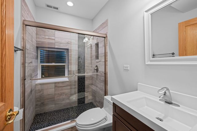 6834 N Kedvale Avenue, Lincolnwood, IL 60712