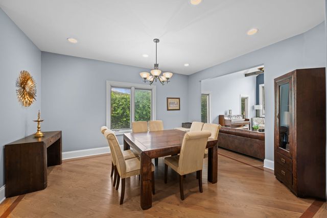 6834 N Kedvale Avenue, Lincolnwood, IL 60712