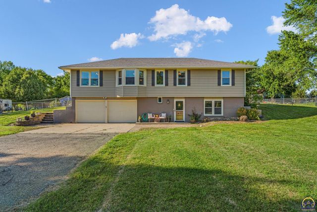 550 NW 58th St, Topeka, KS 66617
