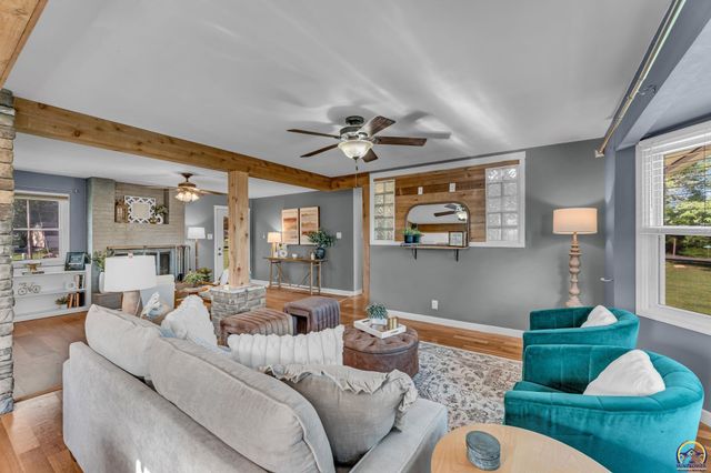 550 NW 58th St, Topeka, KS 66617