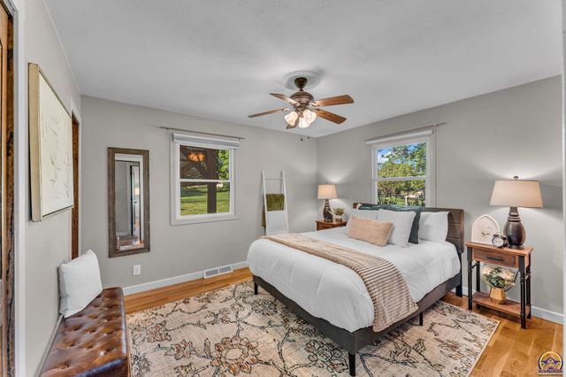 550 NW 58th St, Topeka, KS 66617