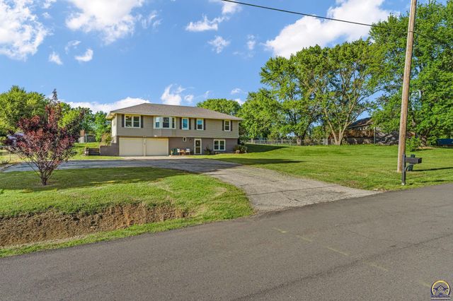 550 NW 58th St, Topeka, KS 66617
