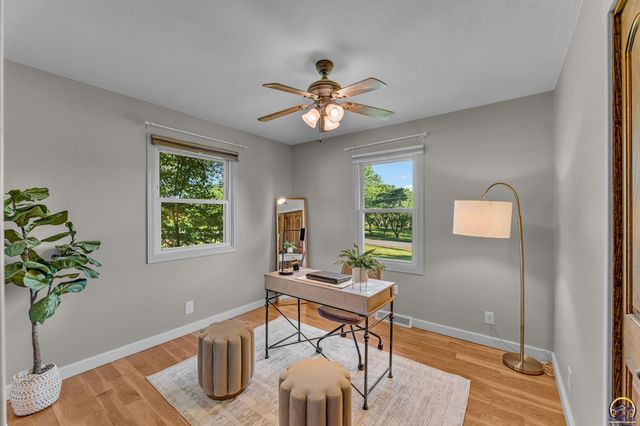 550 NW 58th St, Topeka, KS 66617