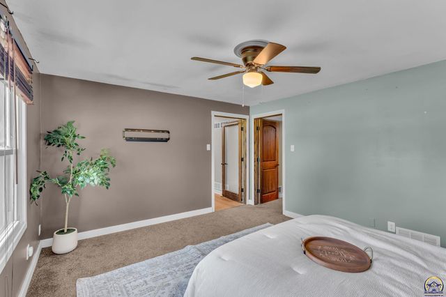 550 NW 58th St, Topeka, KS 66617
