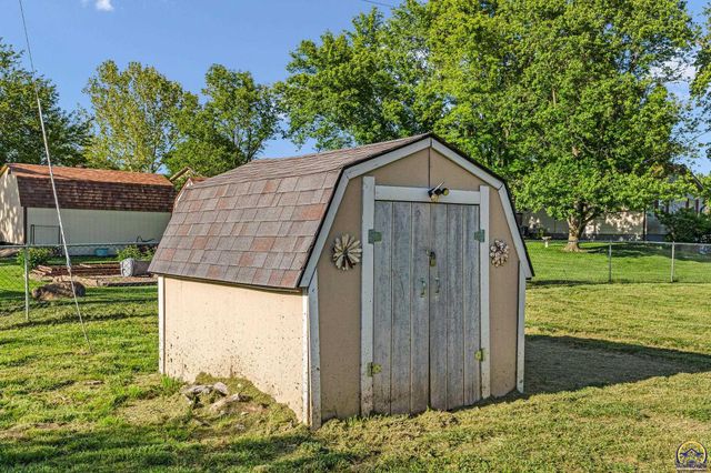550 NW 58th St, Topeka, KS 66617
