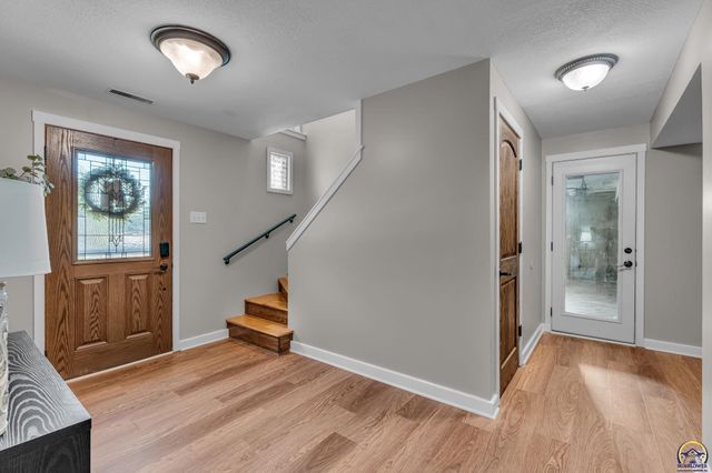 550 NW 58th St, Topeka, KS 66617