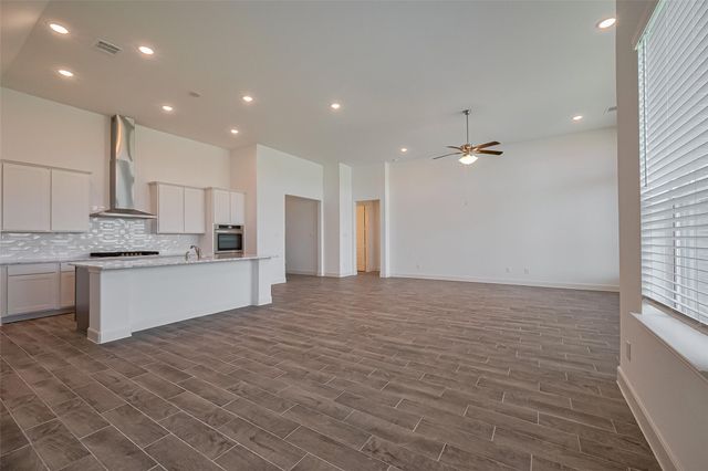 13616 Ballast Green Drive, Texas City, TX 77568