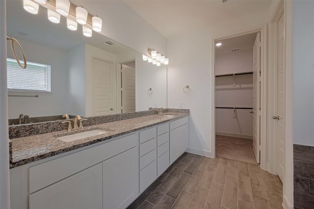 13616 Ballast Green Drive, Texas City, TX 77568