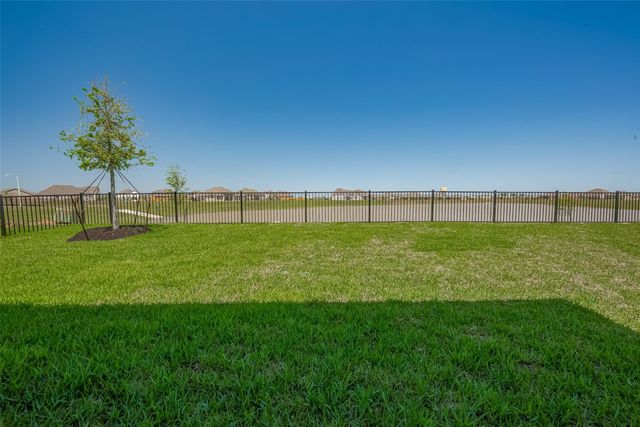 13616 Ballast Green Drive, Texas City, TX 77568