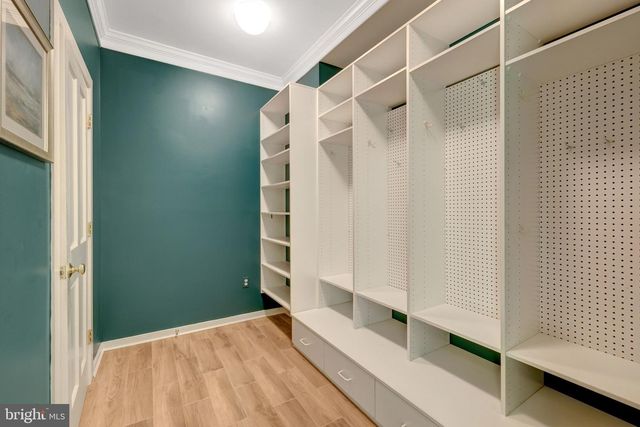 1110 BROOK VALLEY LN, Mclean, VA 22102