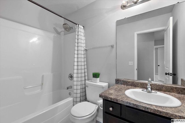 18707 Birchwood Avenue, Omaha, NE 68136