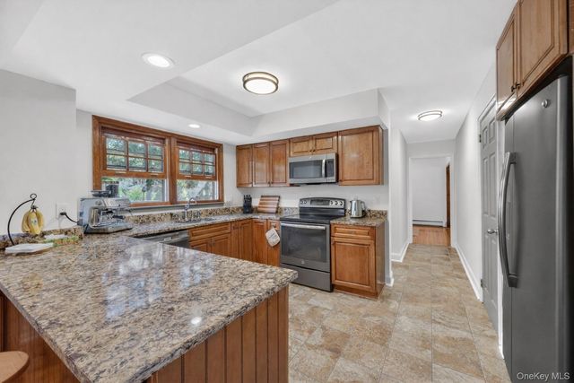 22 Thompson Drive, Washingtonville, NY 10992