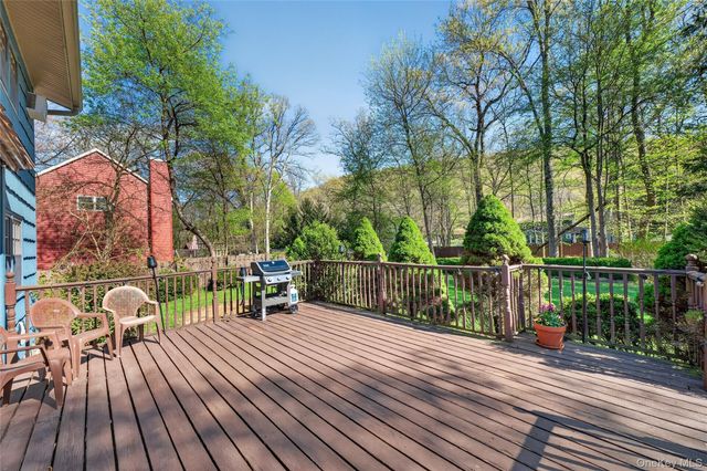 22 Thompson Drive, Washingtonville, NY 10992