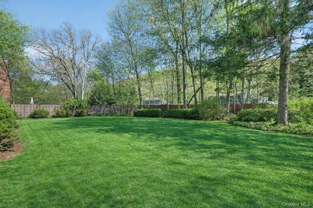 22 Thompson Drive, Washingtonville, NY 10992