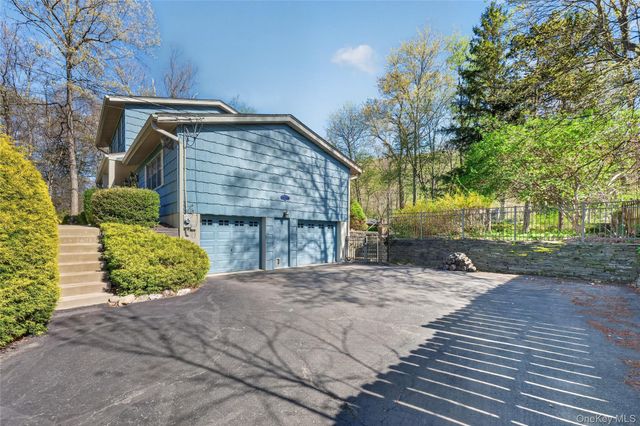 22 Thompson Drive, Washingtonville, NY 10992