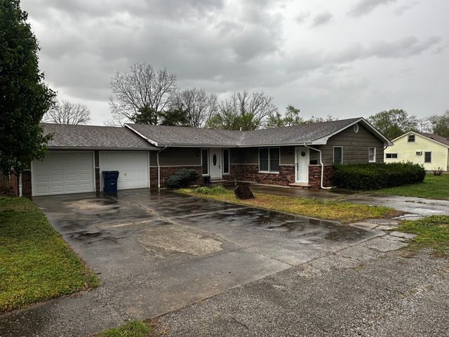 1303 E 4th Street, West Frankfort, IL 62896