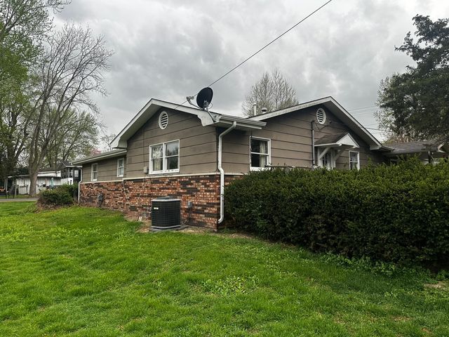 1303 E 4th Street, West Frankfort, IL 62896