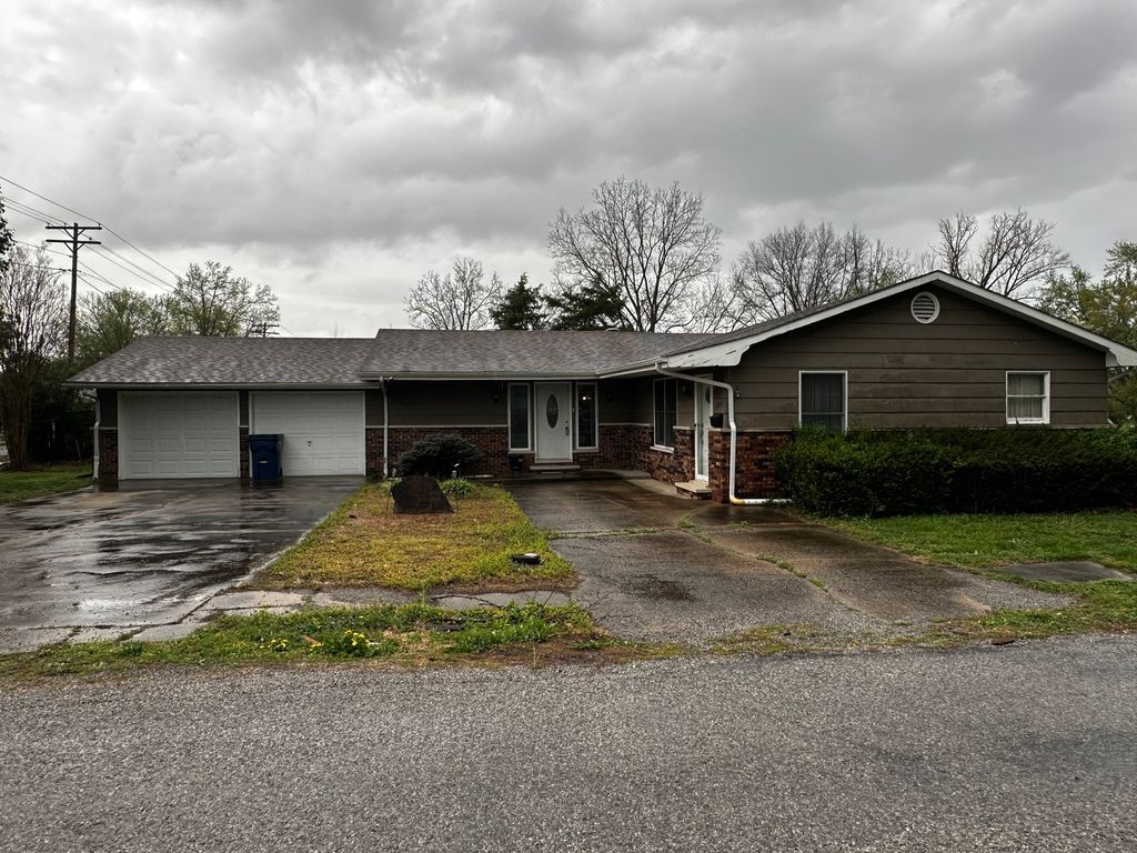 1303 E 4th Street, West Frankfort, IL 62896