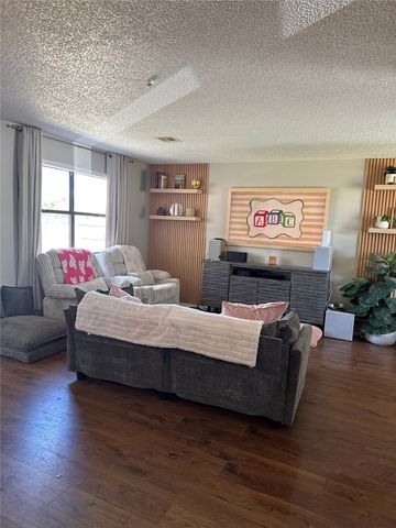 404 SW 20 Th, Bentonville, AR 72712