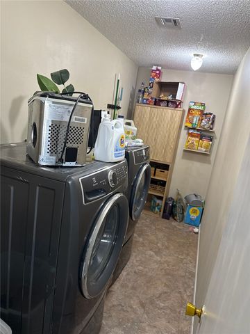 404 SW 20 Th, Bentonville, AR 72712