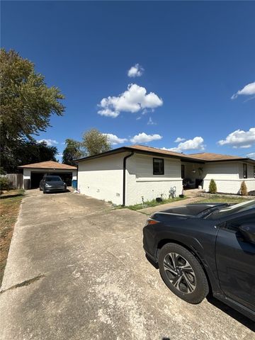 404 SW 20 Th, Bentonville, AR 72712