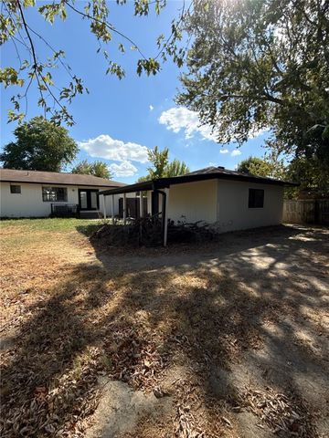 404 SW 20 Th, Bentonville, AR 72712