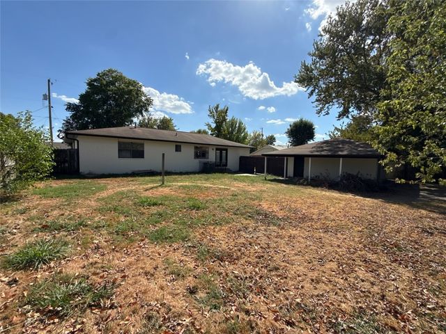 404 SW 20 Th, Bentonville, AR 72712