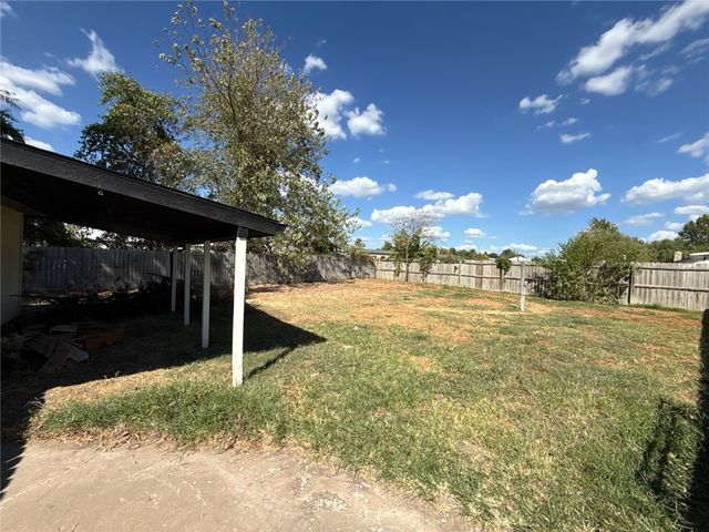 404 SW 20 Th, Bentonville, AR 72712