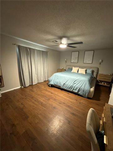 404 SW 20 Th, Bentonville, AR 72712