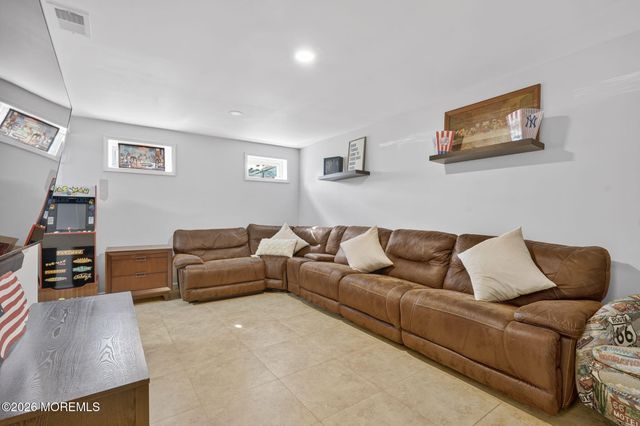 29 Alexander Avenue, Freehold, NJ 07728