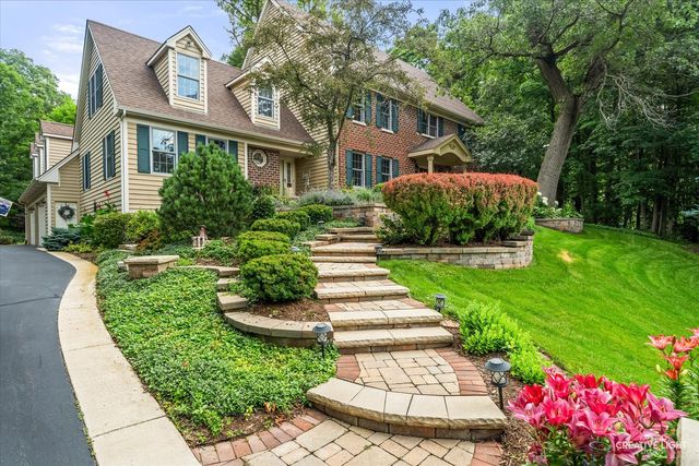 42W264 Hidden Springs Drive, St. Charles, IL 60175