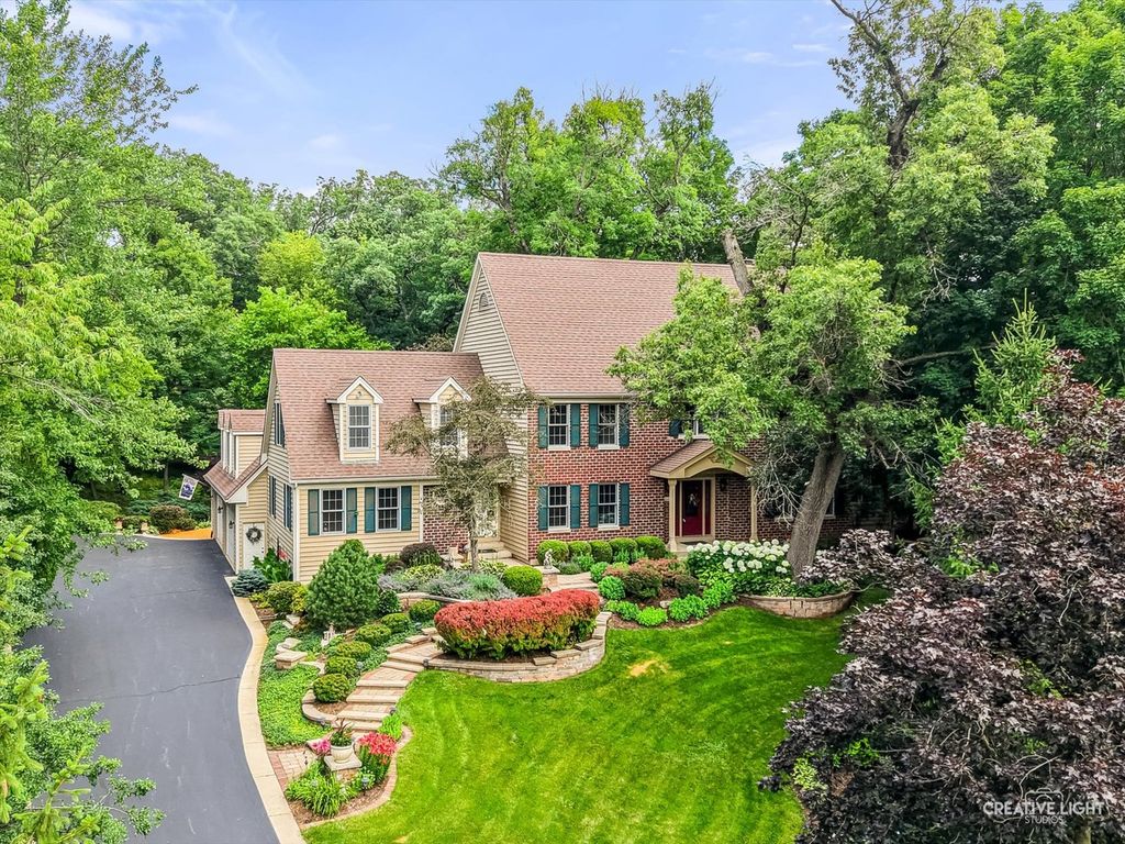 42W264 Hidden Springs Drive, St. Charles, IL 60175