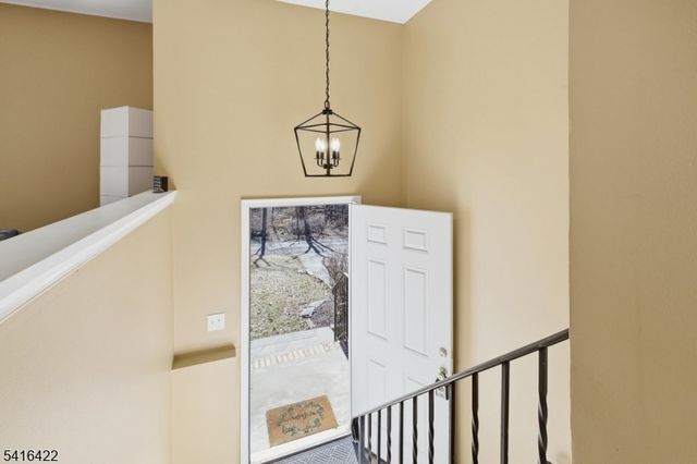 7 Summer Ln, Knowlton Twp., NJ 07832