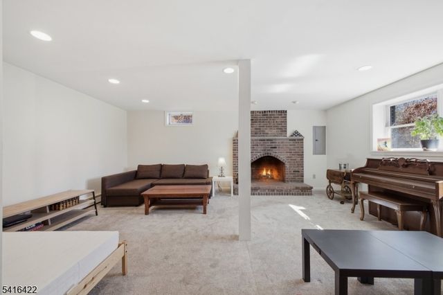 7 Summer Ln, Knowlton Twp., NJ 07832