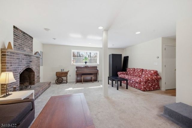 7 Summer Ln, Knowlton Twp., NJ 07832