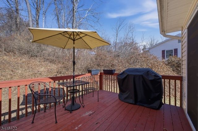 7 Summer Ln, Knowlton Twp., NJ 07832