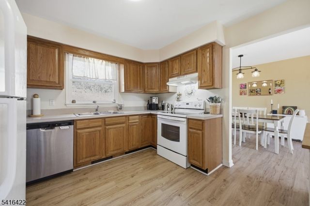 7 Summer Ln, Knowlton Twp., NJ 07832