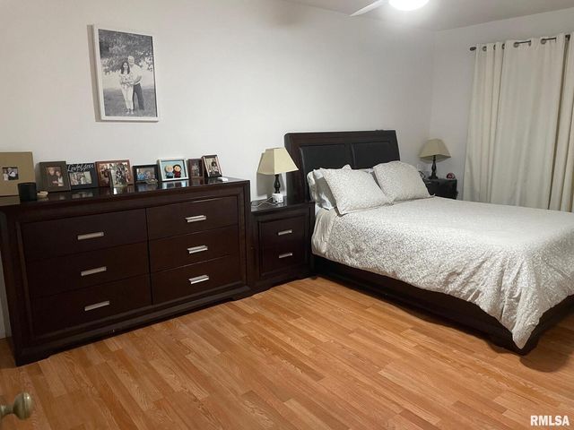 302 2ND Street, Carmi, IL 62821