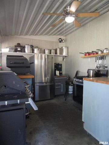 302 2ND Street, Carmi, IL 62821