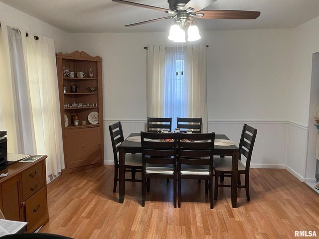 302 2ND Street, Carmi, IL 62821