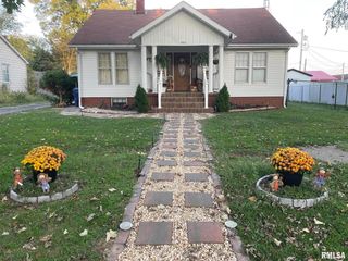 302 2ND Street, Carmi, IL 62821