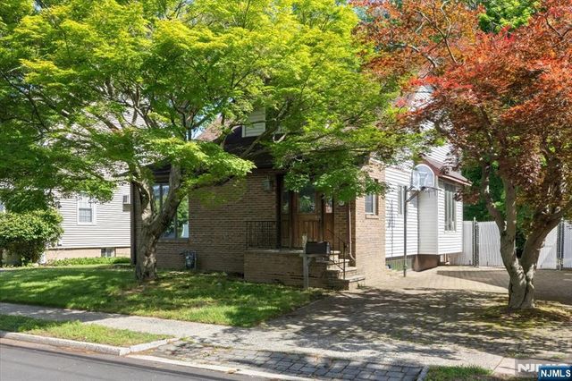35 Lindley Avenue, Tenafly, NJ 07670