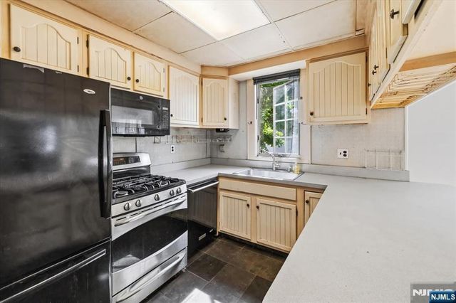 35 Lindley Avenue, Tenafly, NJ 07670