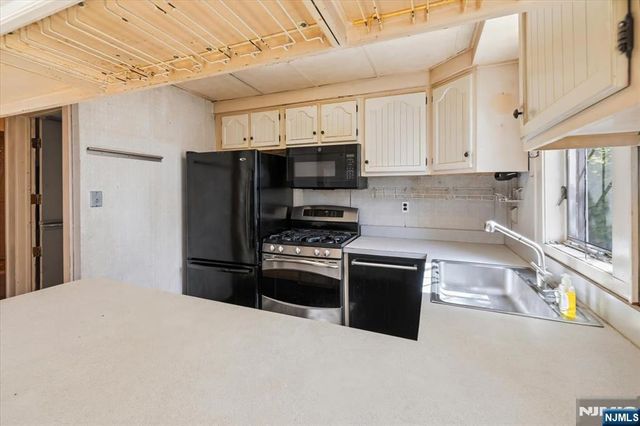 35 Lindley Avenue, Tenafly, NJ 07670