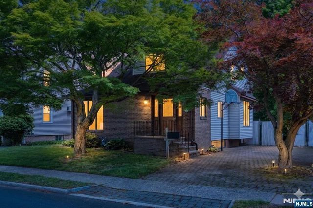 35 Lindley Avenue, Tenafly, NJ 07670