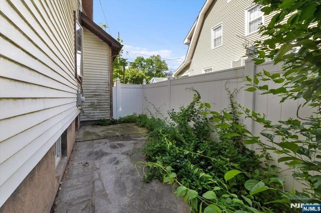 35 Lindley Avenue, Tenafly, NJ 07670