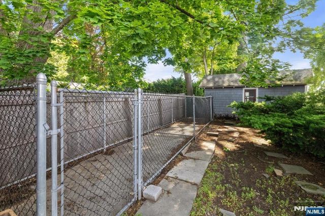 35 Lindley Avenue, Tenafly, NJ 07670