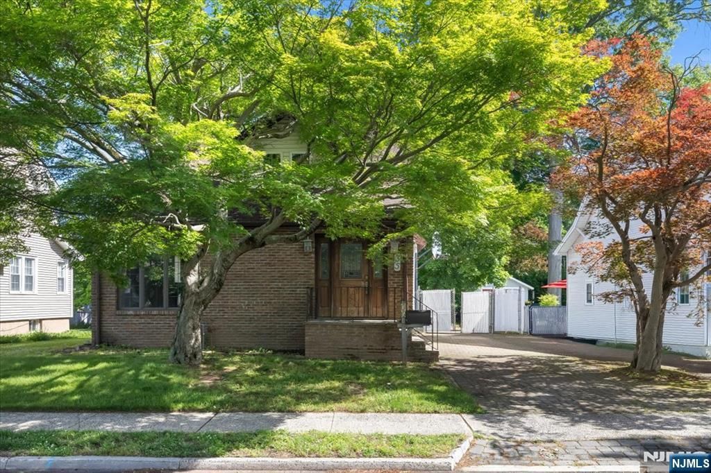 35 Lindley Avenue, Tenafly, NJ 07670